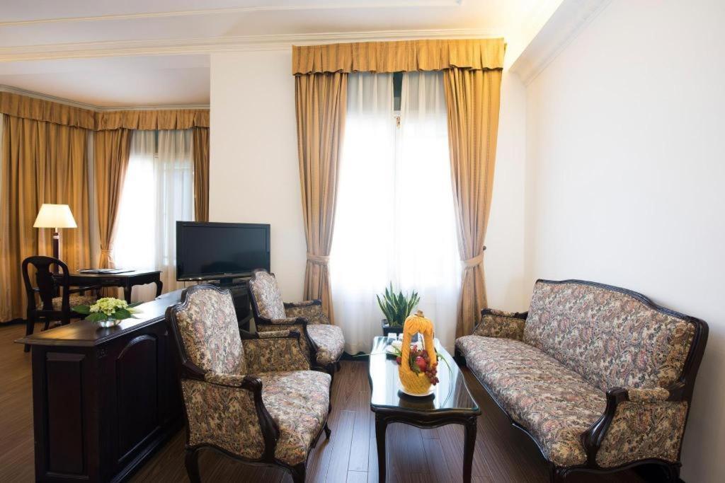 Hoa Binh Hotel Hanoj Exteriér fotografie
